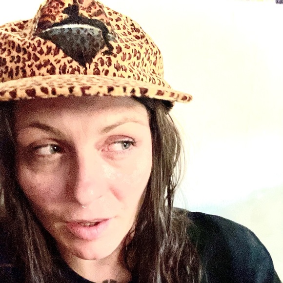 Meet your Posher, Tara - Picture 3 of 3